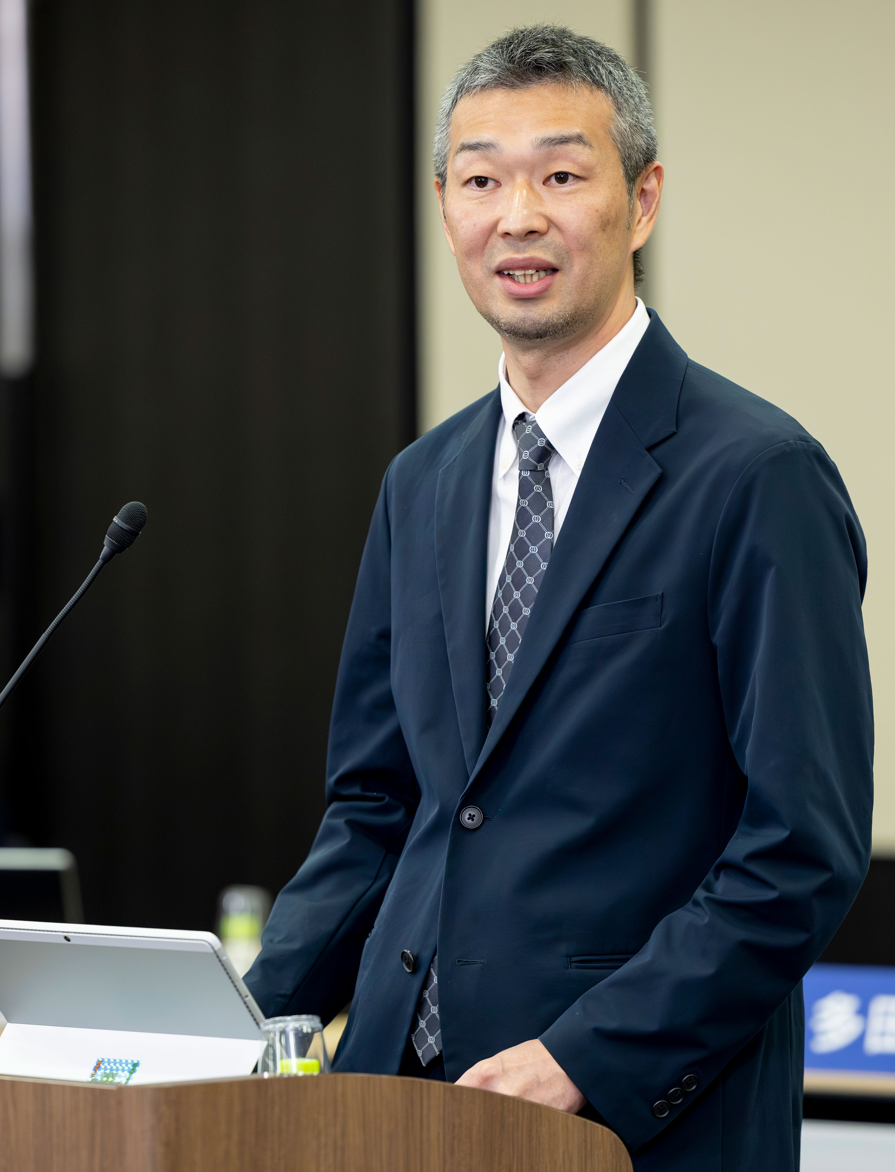 プロフィール