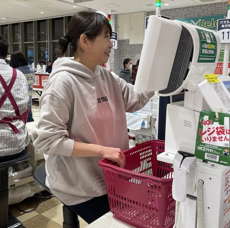 ベルクが導入した「レジ椅子」