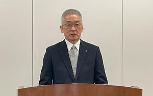 オンラインで訓示をする小林製薬の山根聡社長