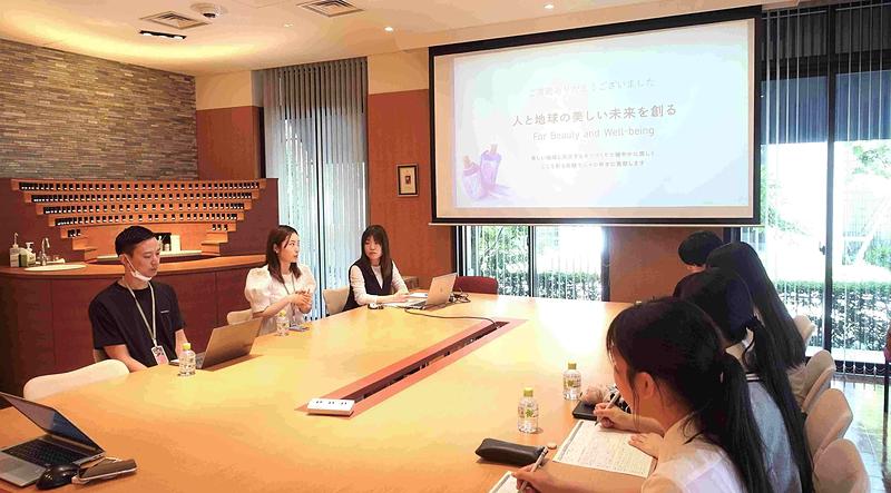 学生と社員らによるディスカッションのようす