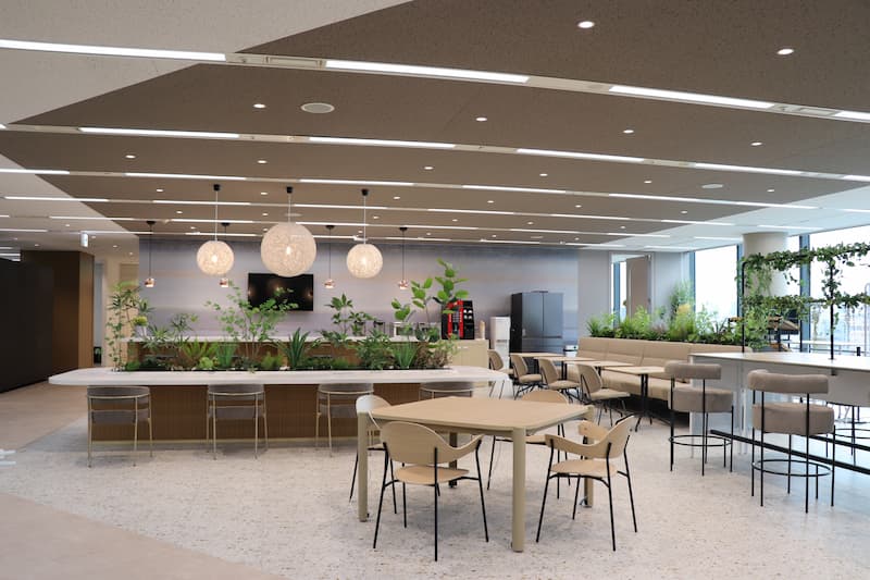 執務にも利用できるカフェスペース