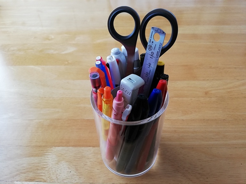 芯の内側にハサミなどのペン以外のモノを入れる