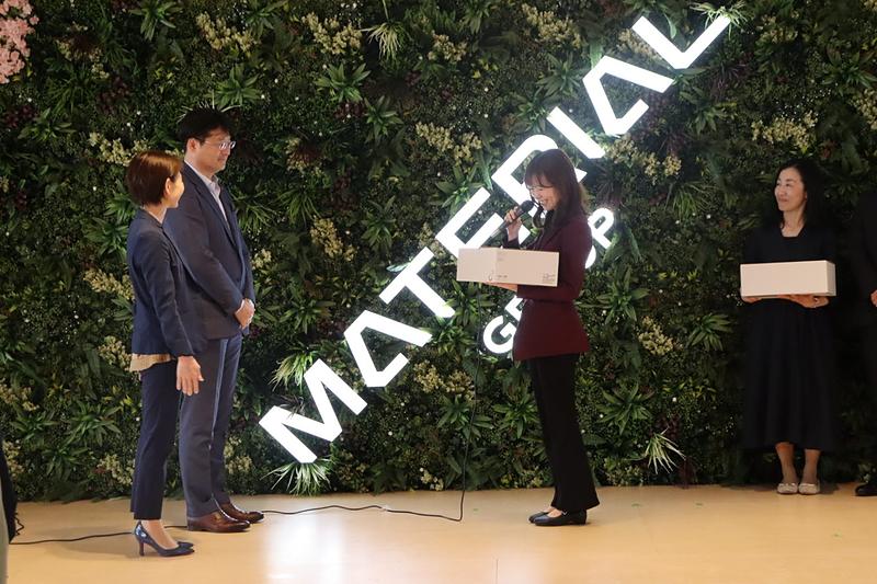 「初任牛贈呈式」のようす