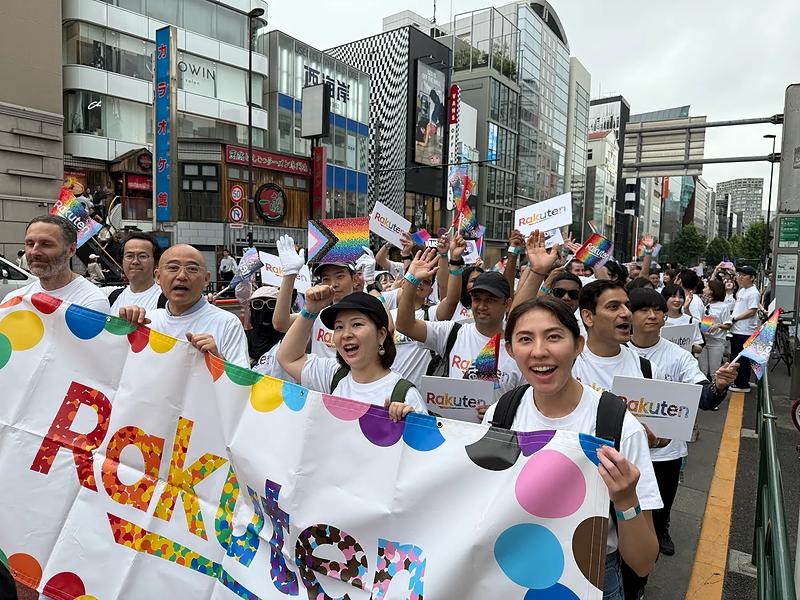 渋谷の街を行進する参加者